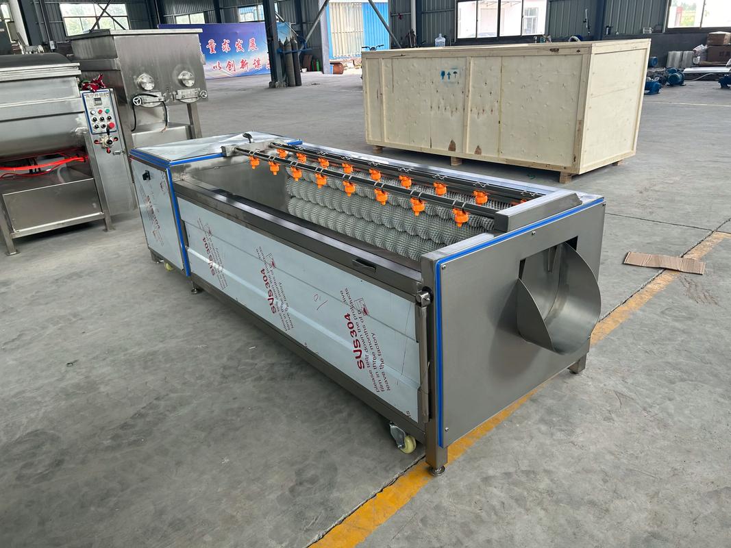 烟熏美食的 “清洁密码”:为什么毛辊清洗机是烟熏炉的 “前哨战友”?(图1) u=2870125677,3680779836&fm=253&app=138&f=JPEG.jpg